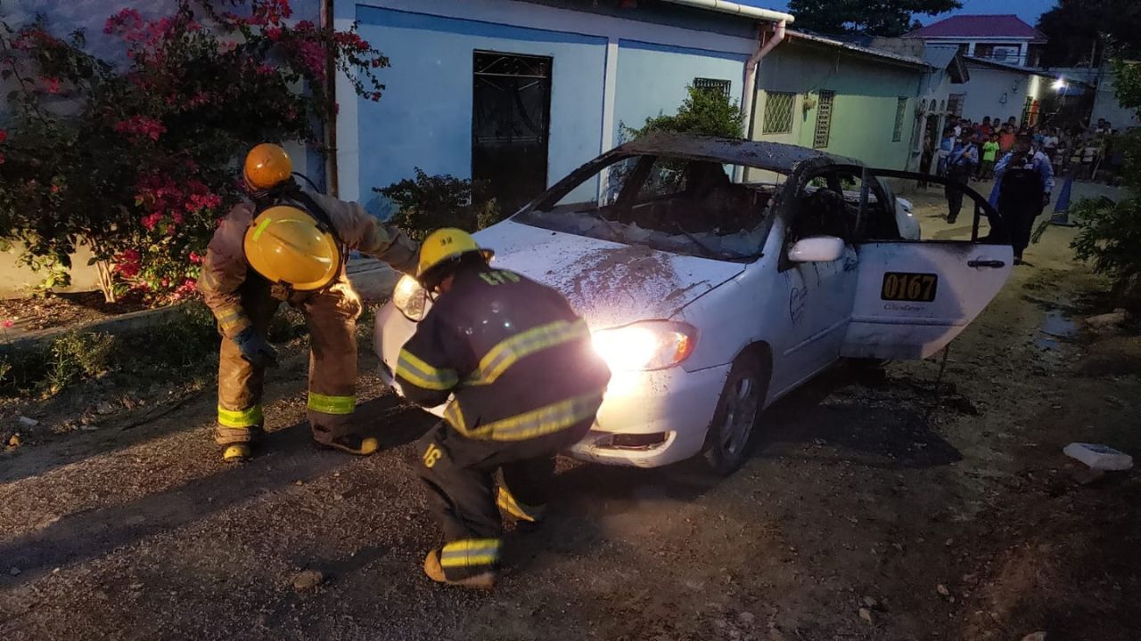 Matan y queman a taxista en Choloma; le prendieron fuego al vehículo con él dentro