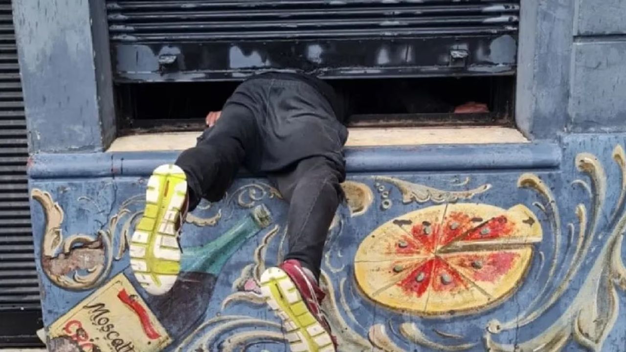 Persiana de una pizzería 'ayudó' a capturar a un ladrón