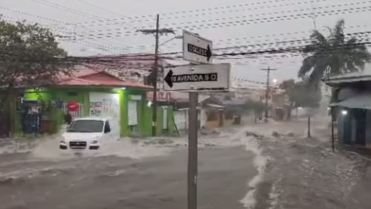 VIDEOS: Lluvias colapsaron las calles de San Pedro Sula