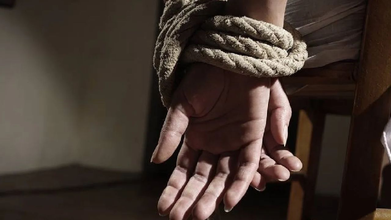 'Ayuda, soy una mujer'; rescatan por una carta a fémina obligada a prostituirse