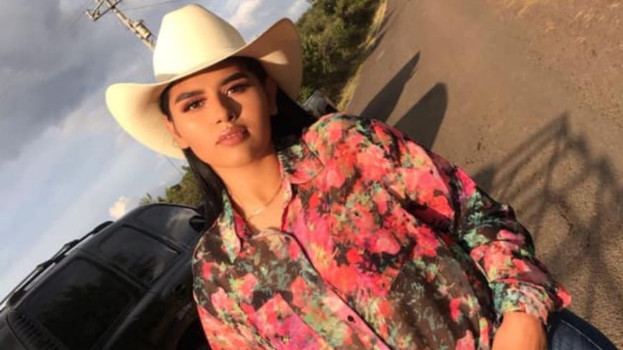 Influencer es encontrada muerta en un barranco; su cuerpo estaba junto a otros cadáveres