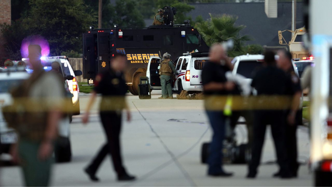 Varios muertos deja tiroteo en centro comercial en Texas, EE. UU.