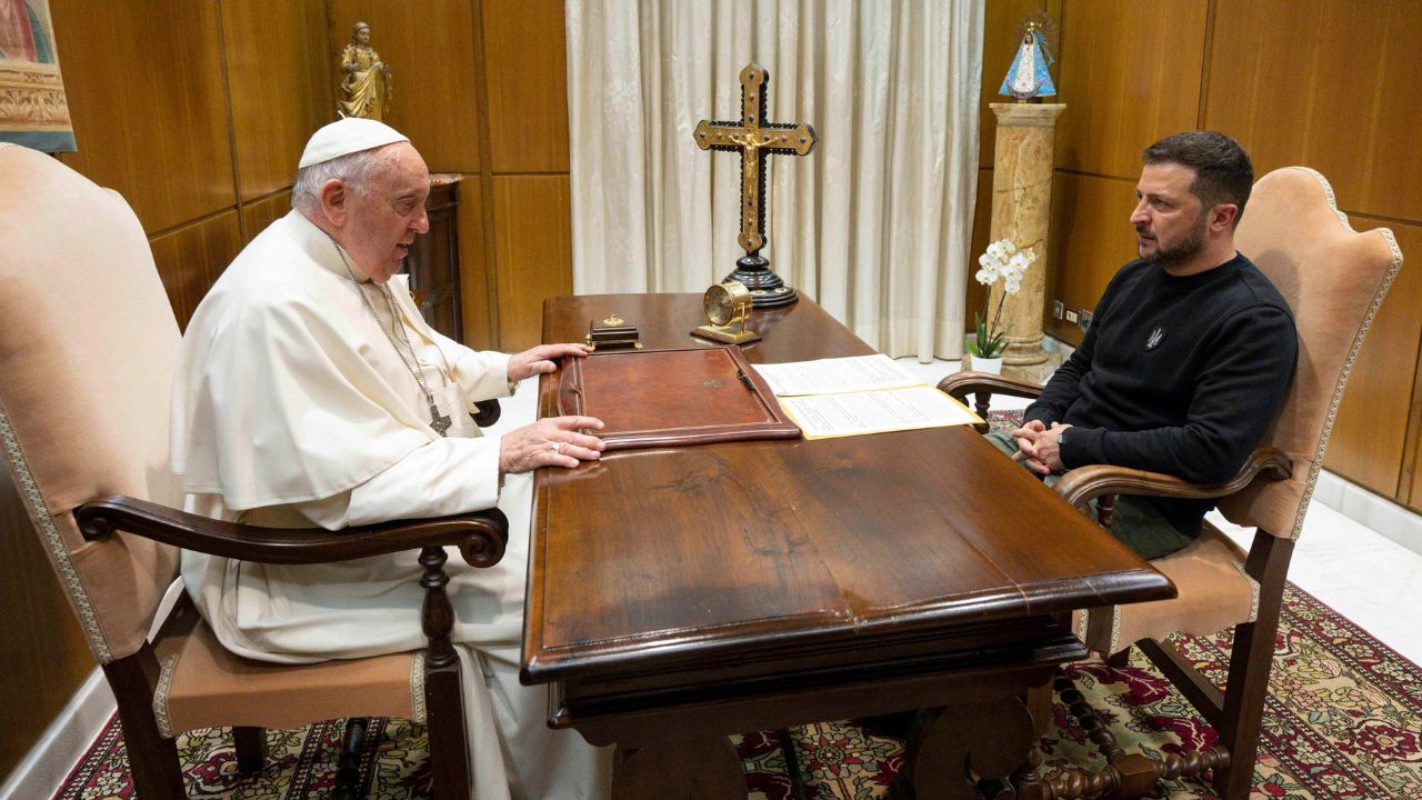 En busca de la paz, Volodimir Zelenski visita al papa Francisco en Roma