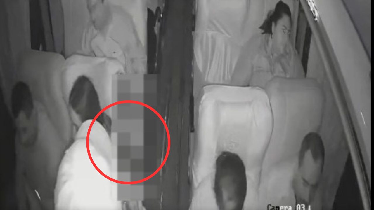 VÍDEO: Con escopetas, dos sujetos asaltan un bus de trabajadores