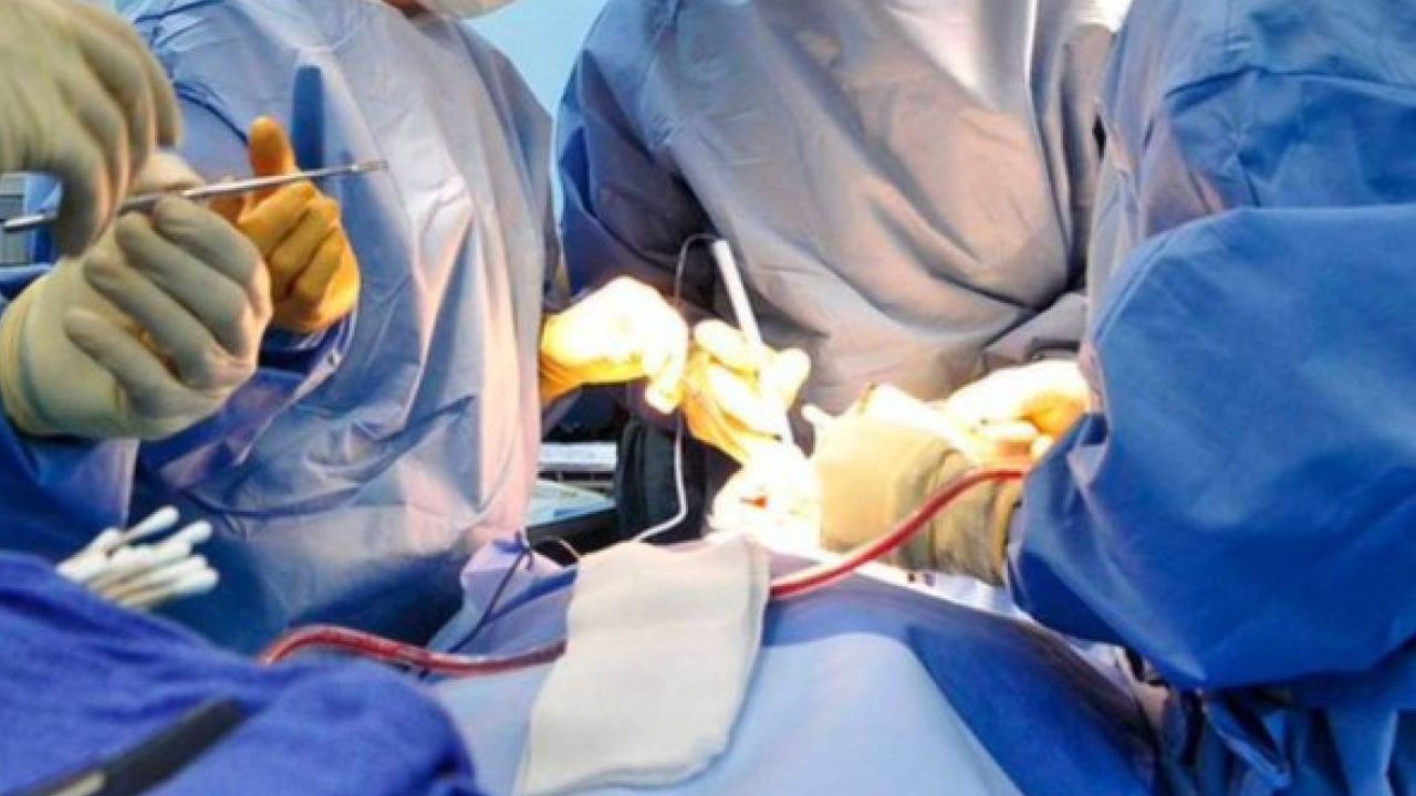 Muere hombre de 29 años tras someterse a una cirugía estética, ¿qué se operó?