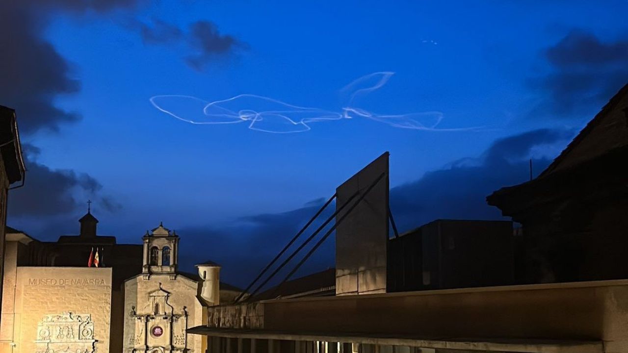 Aparecen extrañas figuras en el cielo de España y Francia