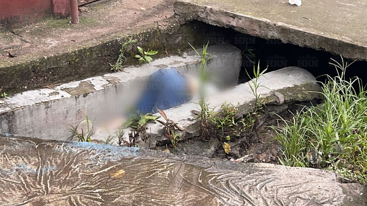 Imagen de 'Andaba bolo', hondureño muere al caer dentro de cuneta en El Pedregal