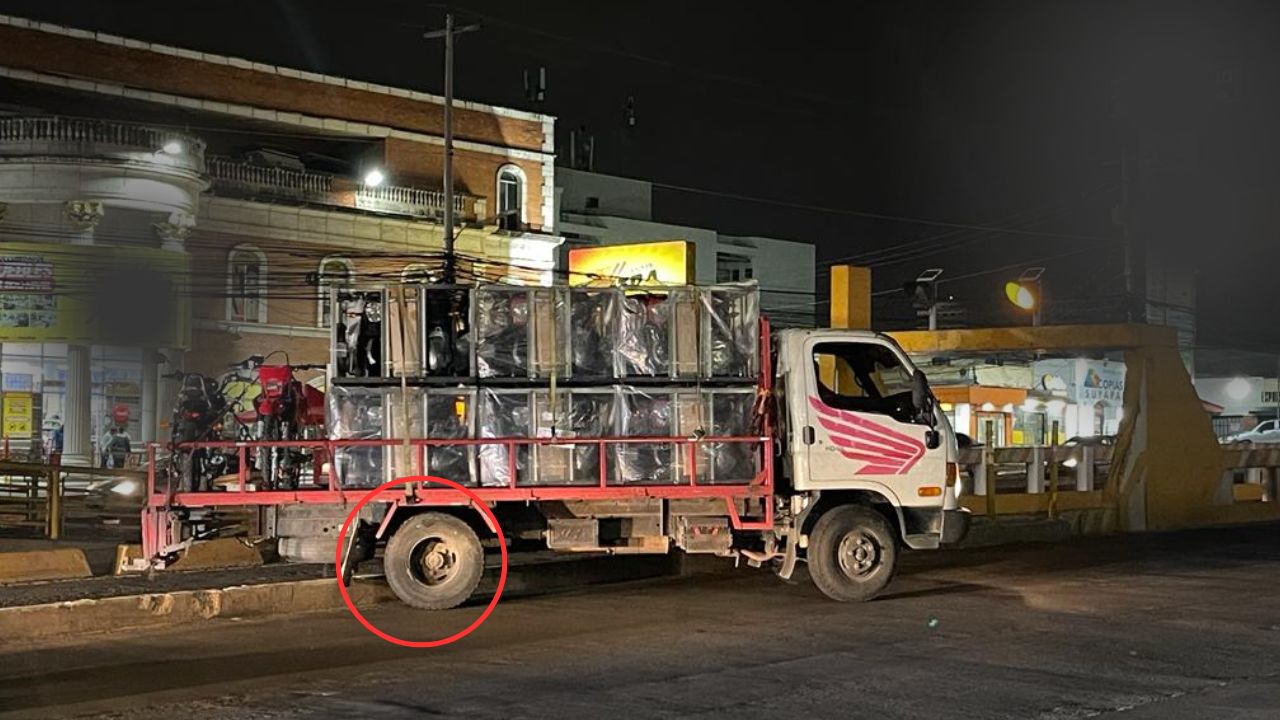 Imagen de VÍDEO: Imprudente conductor de camión escapa tras causar caos vial en bulevar Suyapa