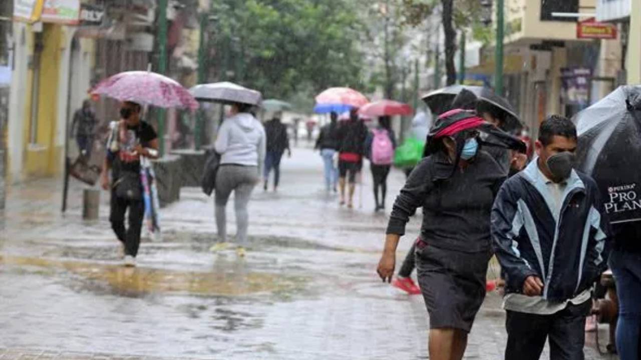 ¡Aliste paraguas! Pronostican lluvias con actividad eléctrica en tres regiones de Honduras