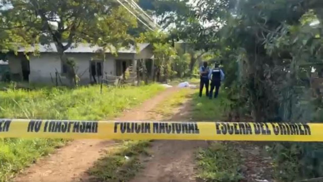 Imagen de Pastor hondureño estaba orando con su hijo adolescente: sicarios los sacaron para acribillarlos