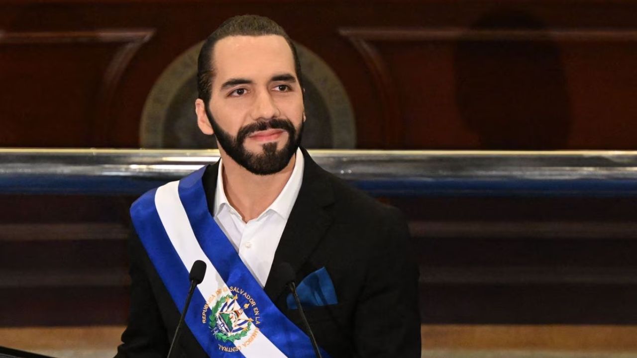 Imagen de Nayib Bukele inscribe su precandidatura a la reelección presidencial en El Salvador
