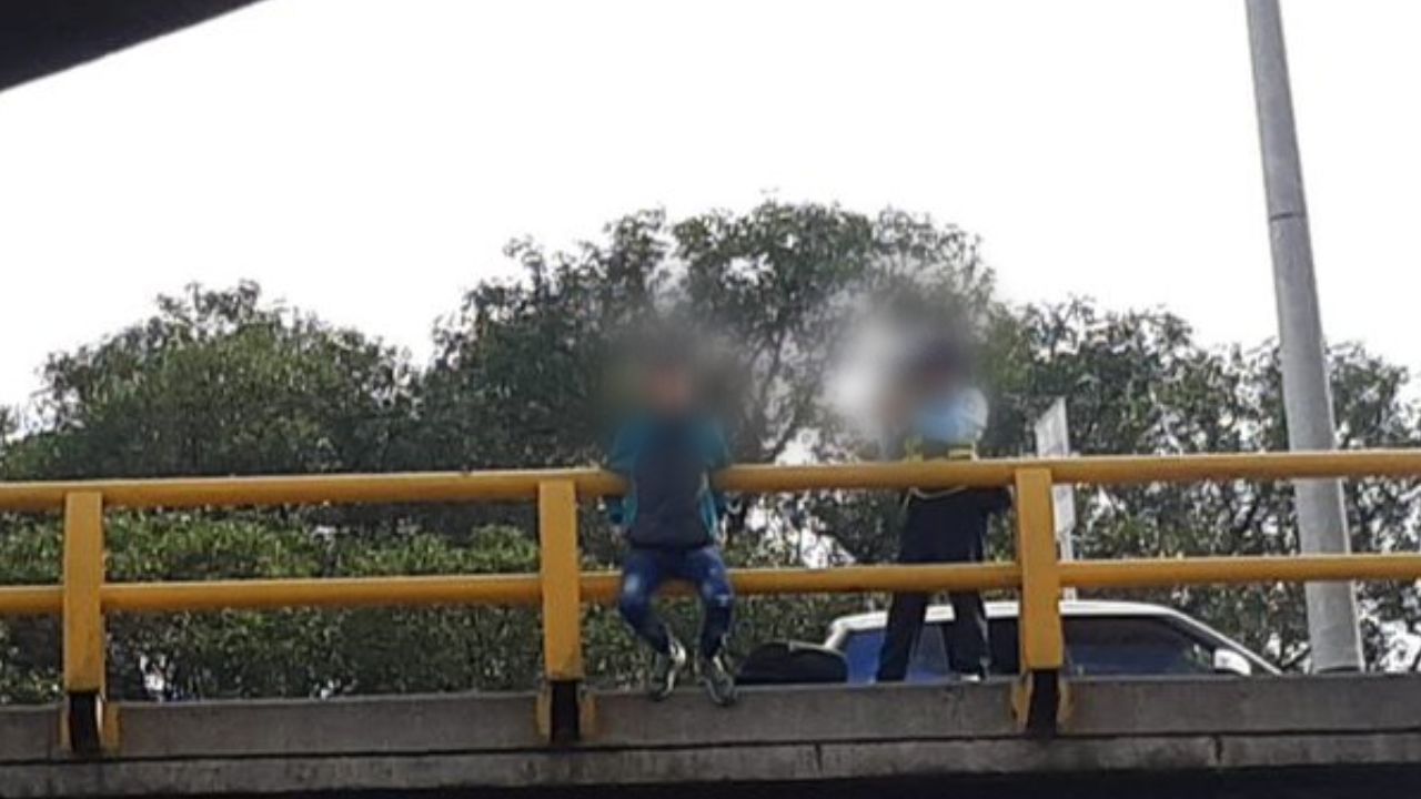 VÍDEO: Agente policial impide que un hombre se quite la vida al lanzarse de un puente