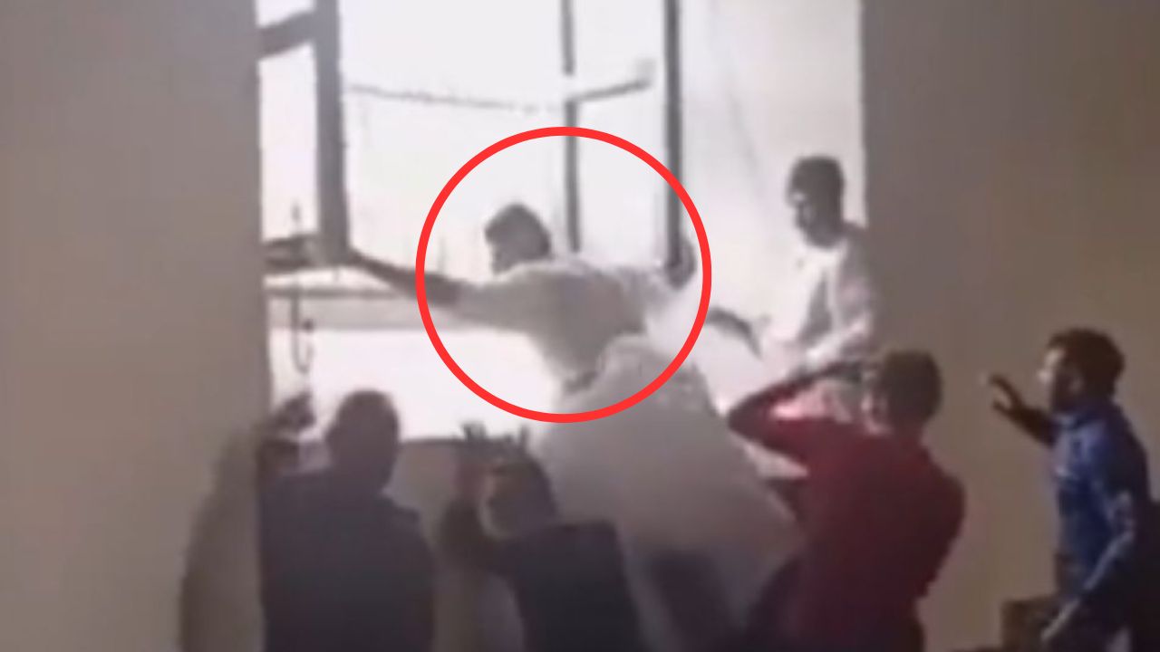 Imagen de VÍDEO: Así luchó un sacerdote  para evitar daños en la catedral; dicen que era el 'diablo'