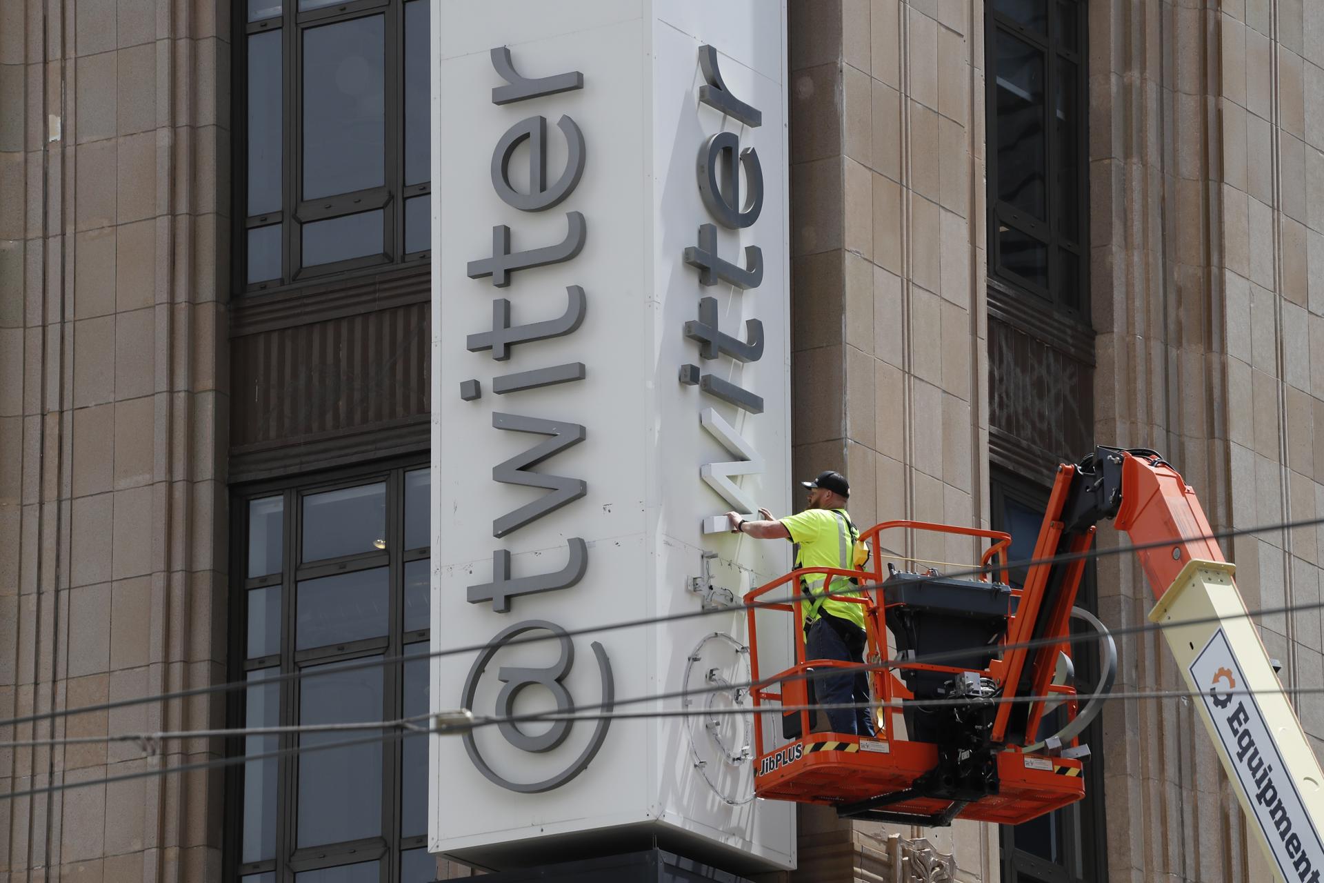 Retiran el letrero gigante del nuevo logotipo de Twitter en San Francisco tras quejas