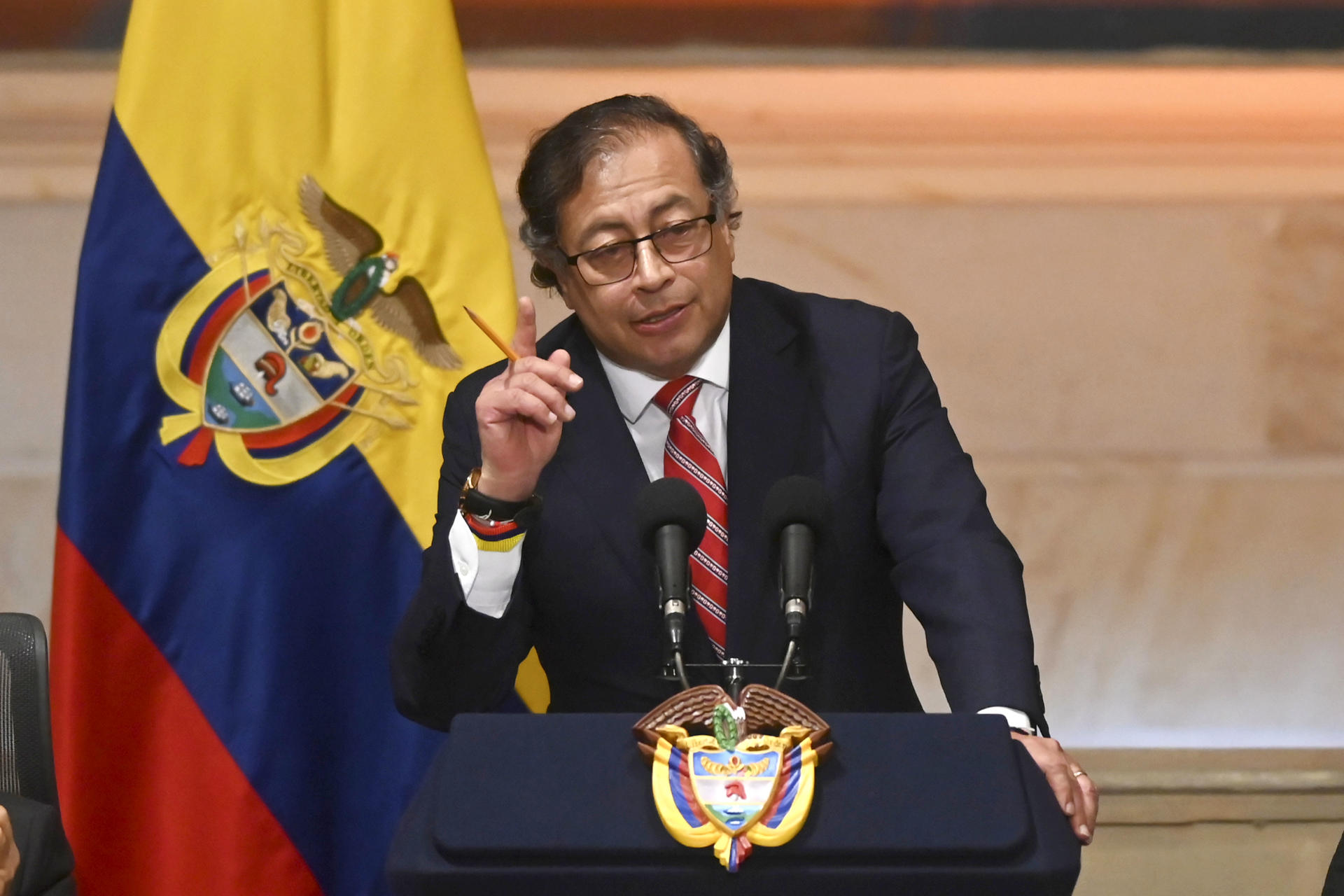 Petro propone que el Gobierno compre hoja de coca para producir fertilizantes