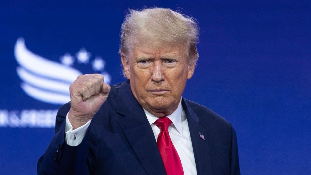 Audiencia por documentos clasificados de Trump termina sin nueva fecha para el juicio