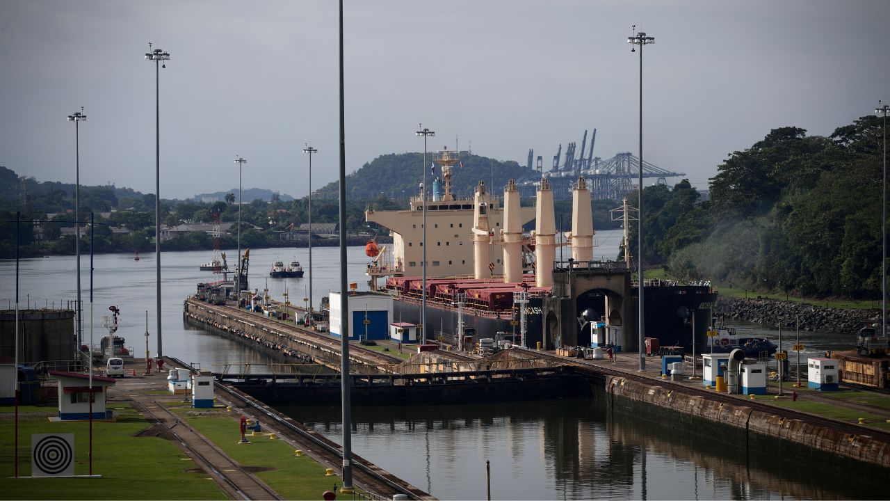 Canal de Panamá reduce tránsito a solo 32 barcos diarios debido a la sequía