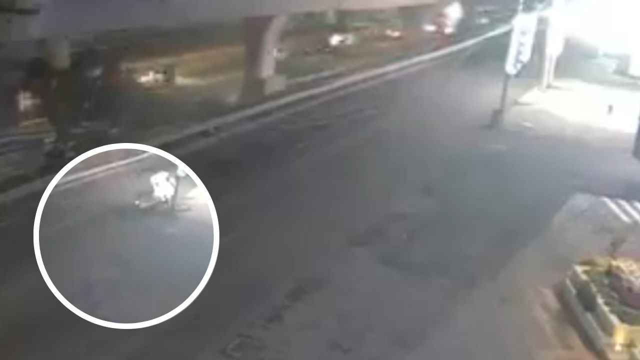 Imagen de Vídeo: conductor de autobús vuelca sobre periférico