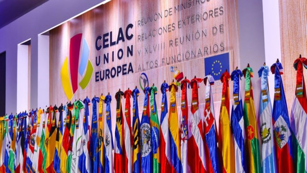 La UE y Celac siguen negociando declaración de su cumbre tras un fin de semana de trabajos