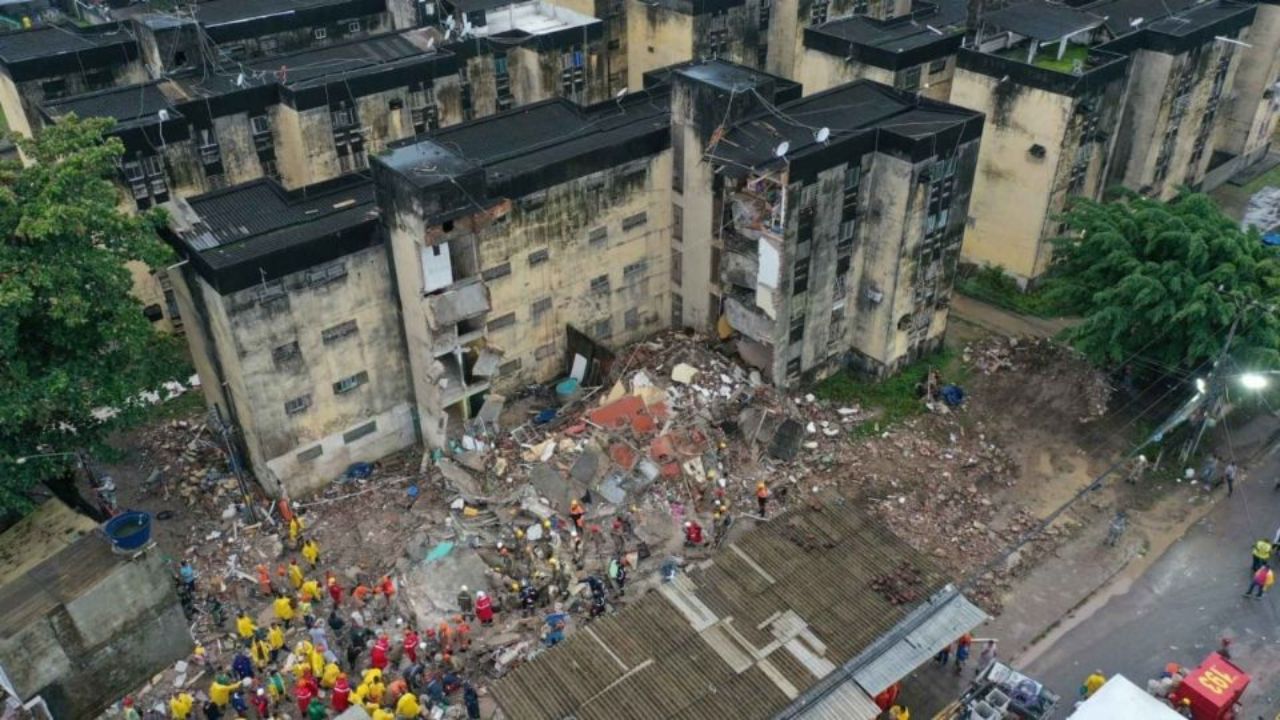 VIDEO: captan momento del derrumbe de un edificio; hubo 14 muertos entre ellos seis niños