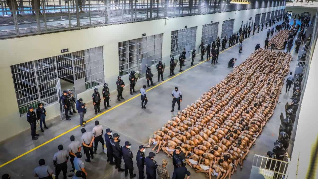 Advierten posibles condenas contra 'inocentes' en juicios grupales en El Salvador
