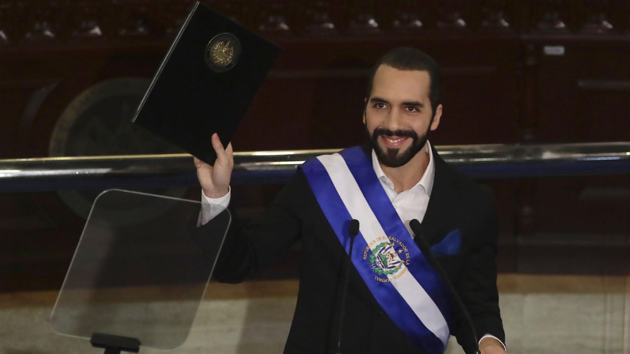 Los autócratas incipientes de todo el mundo aprenden lecciones de El Salvador