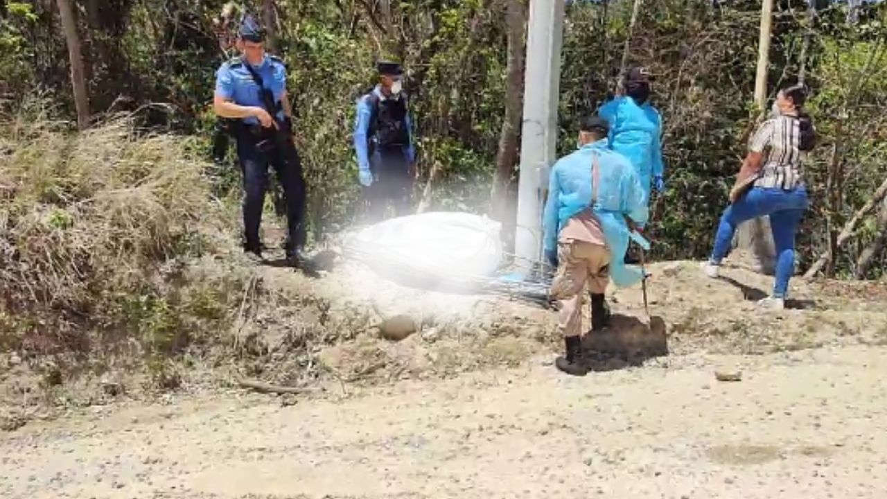 Le quitan la vida a una persona y luego queman su cuerpo en un lugar poco concurrido de Roatán