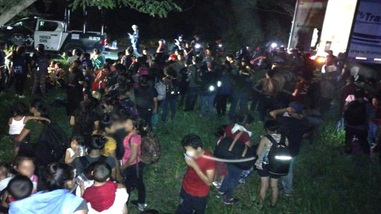 Al menos 27 hondureños fueron rescatados de un camión en Veracruz, México