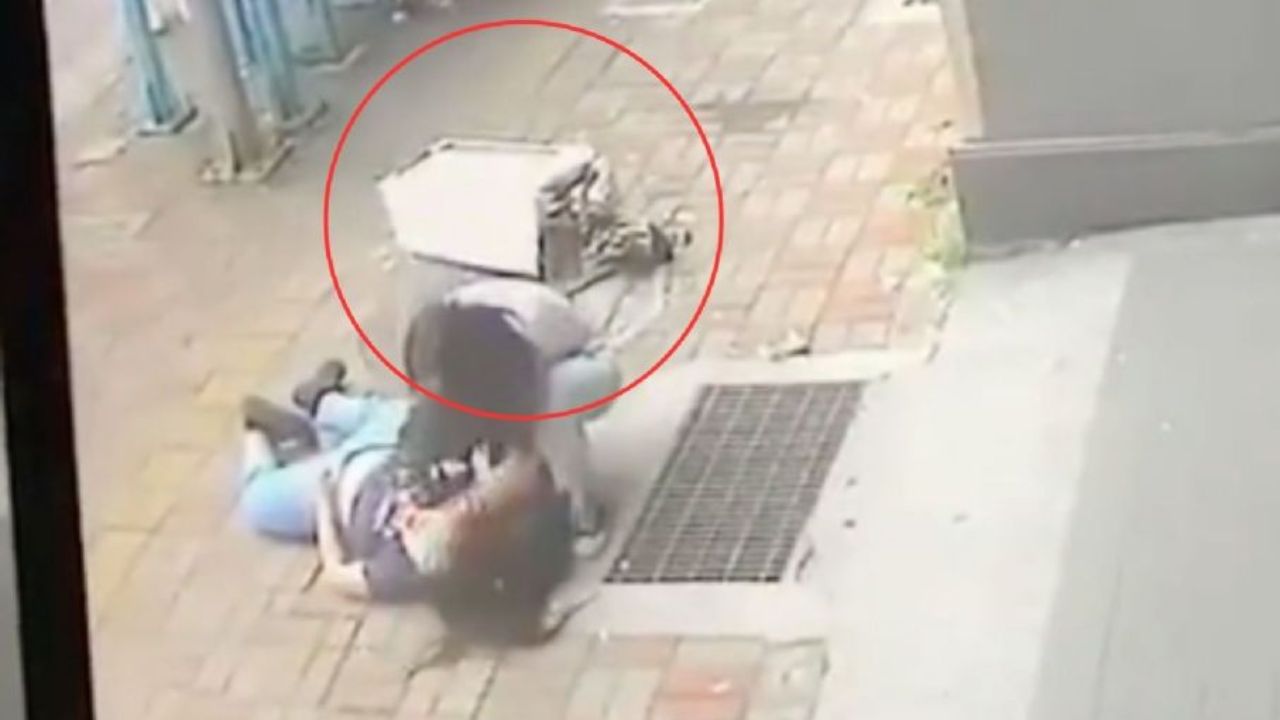 IMÁGENES SENSIBLES: mujer caminaba por la calle cuando le cayó un aire acondicionado encima y la mató