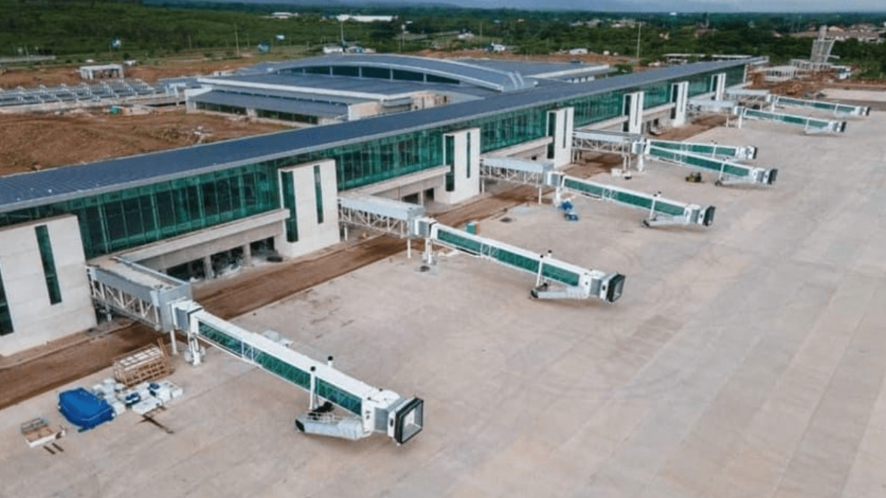 SIT denuncia escándalo de corrupción de concesionaria del aeropuerto de Palmerola