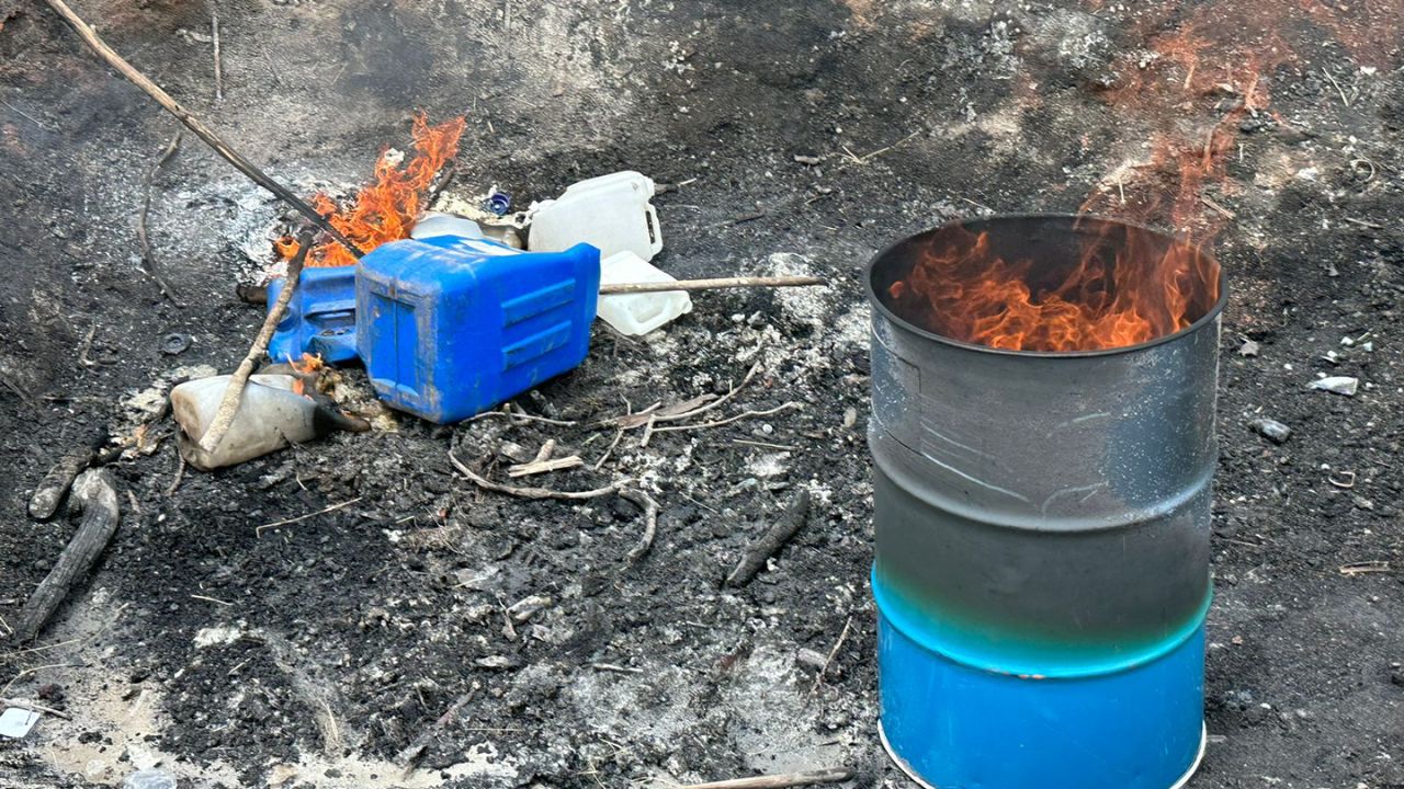 Incineran químicos para procesamiento de drogas que habían sido decomisados