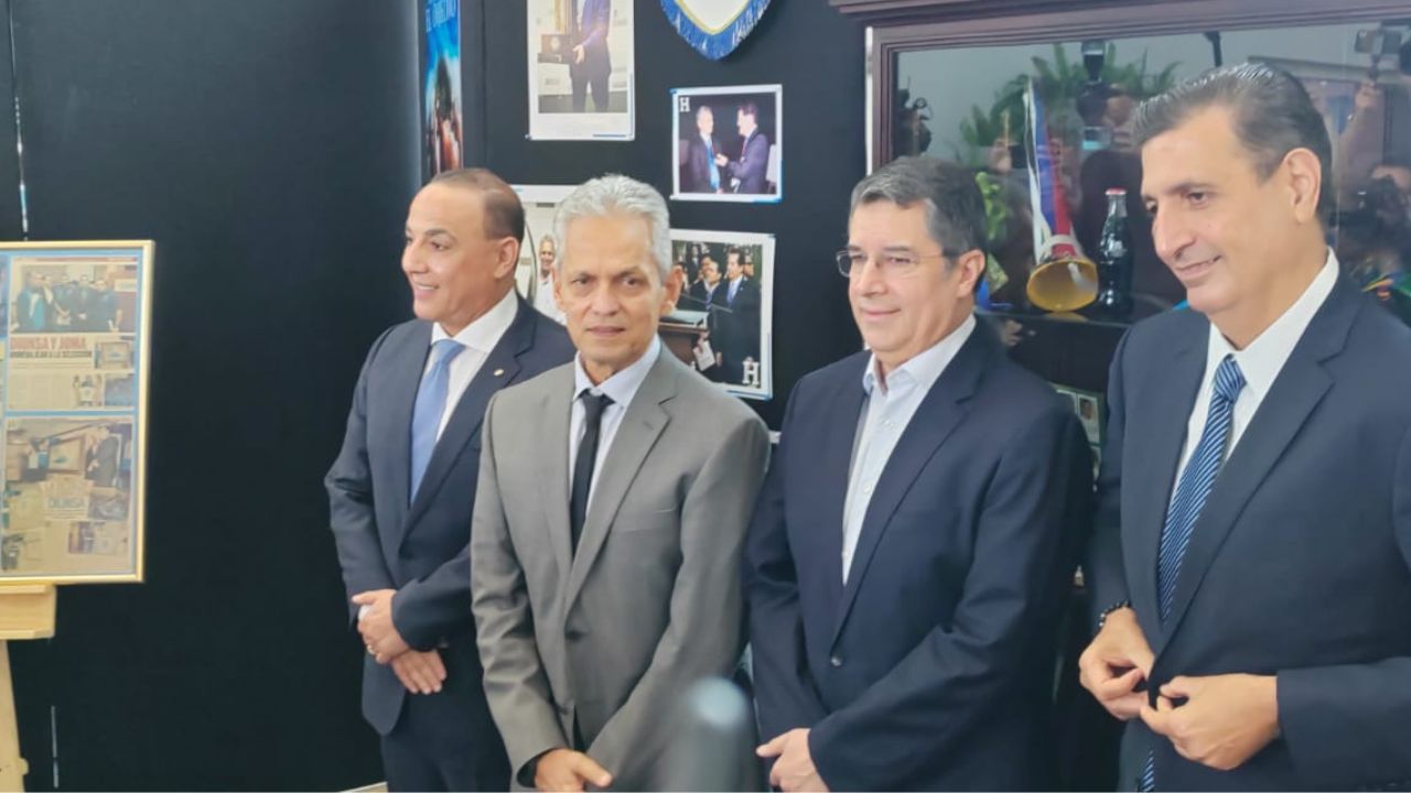 Reinaldo Rueda es presentado como nuevo entrenador de 'La H'