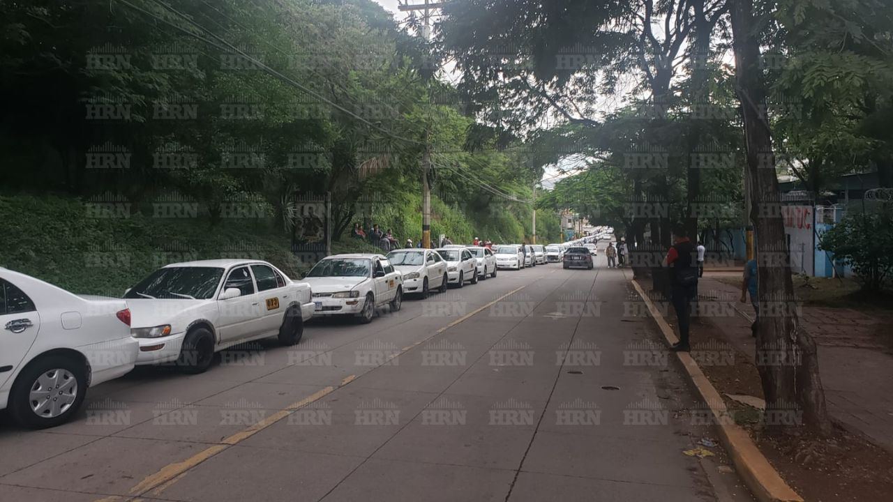 Paro de taxis mantiene obstaculizados varios puntos de Tegucigalpa y Comayagüela