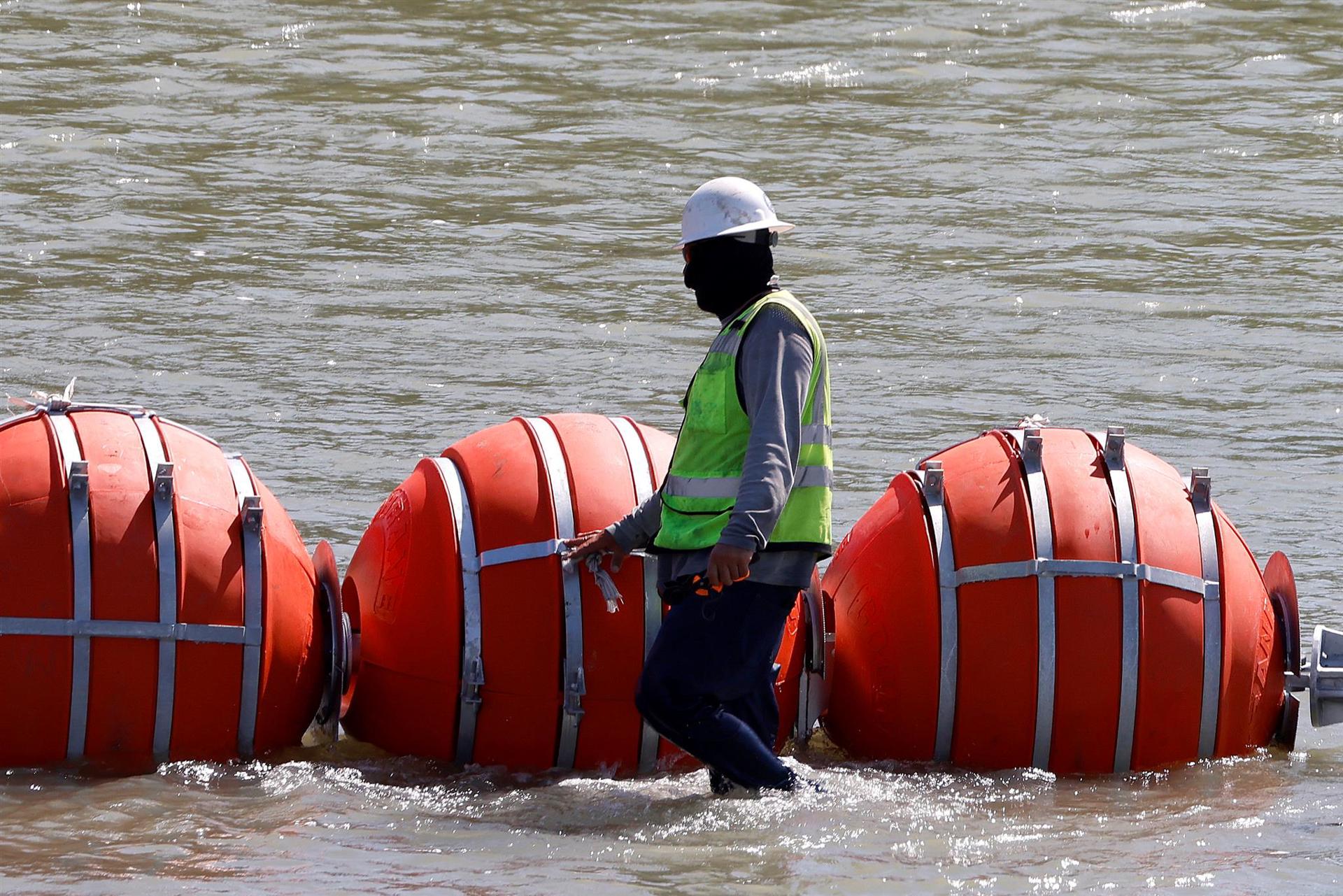 Identifican como hondureño a uno de los migrantes muertos en boyas en río Bravo