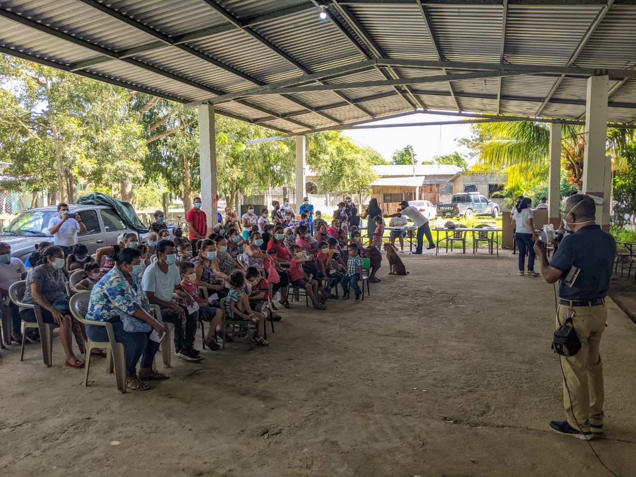 En las brigadas médicas, los jóvenes de Salas Evangélicas han ayudado a más de 1,300 personas. Foto: Cortesía