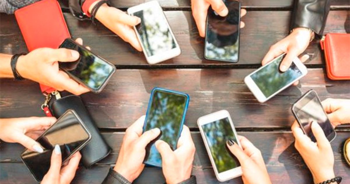 La Policía indicó que muchos jóvenes interactúan con los pandilleros en redes sociales. Foto: La Tercera