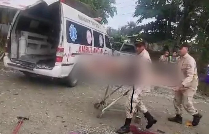 El cuerpo de Bomberos trasladó a la mujer a bordo de una ambulancia. Foto: TuNota