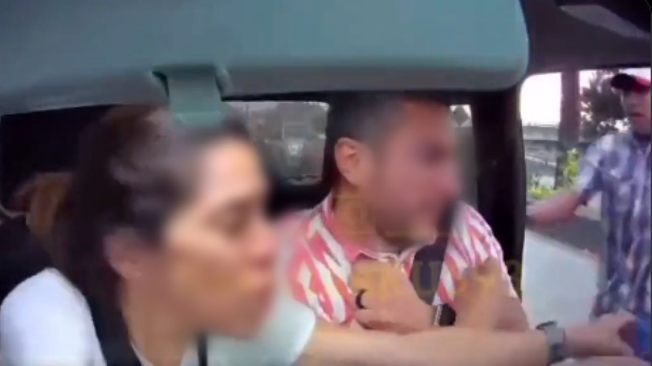 VÍDEO: 'No pares, sigue', captan asalto a pareja en una carretera en Ecuador