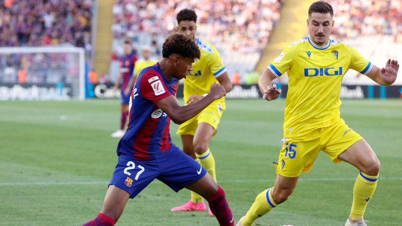 Pedri y Ferran Torres rescatan al Barça ante el Cádiz en la recta final y lograron un triunfo de 2-0