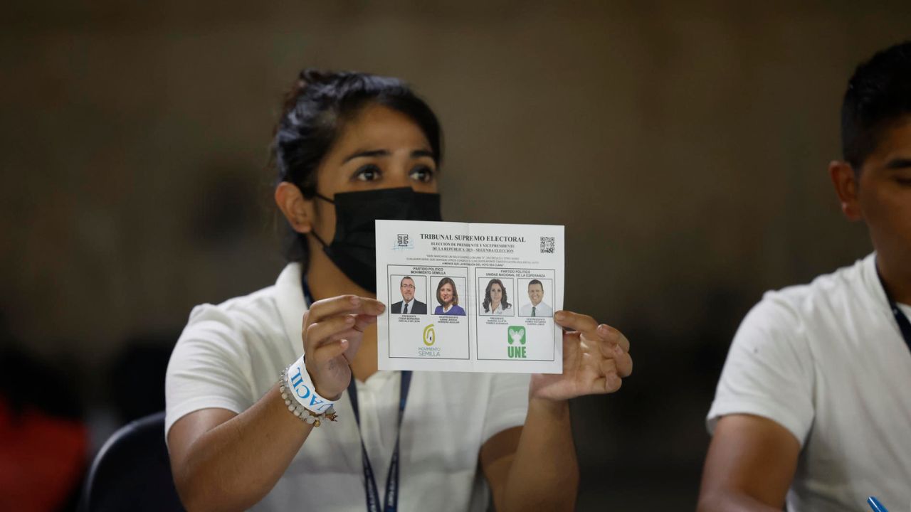 Avanza la votación en Guatemala para la elección del presidente