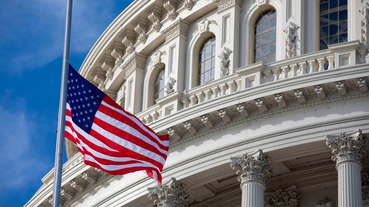 ¿Qué significa que la deuda de Estados Unidos haya perdido la nota 'triple A'?