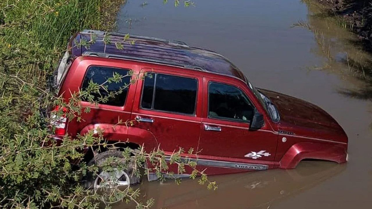 Hallan cinco cadáveres dentro de una camioneta en Guanajuato, México