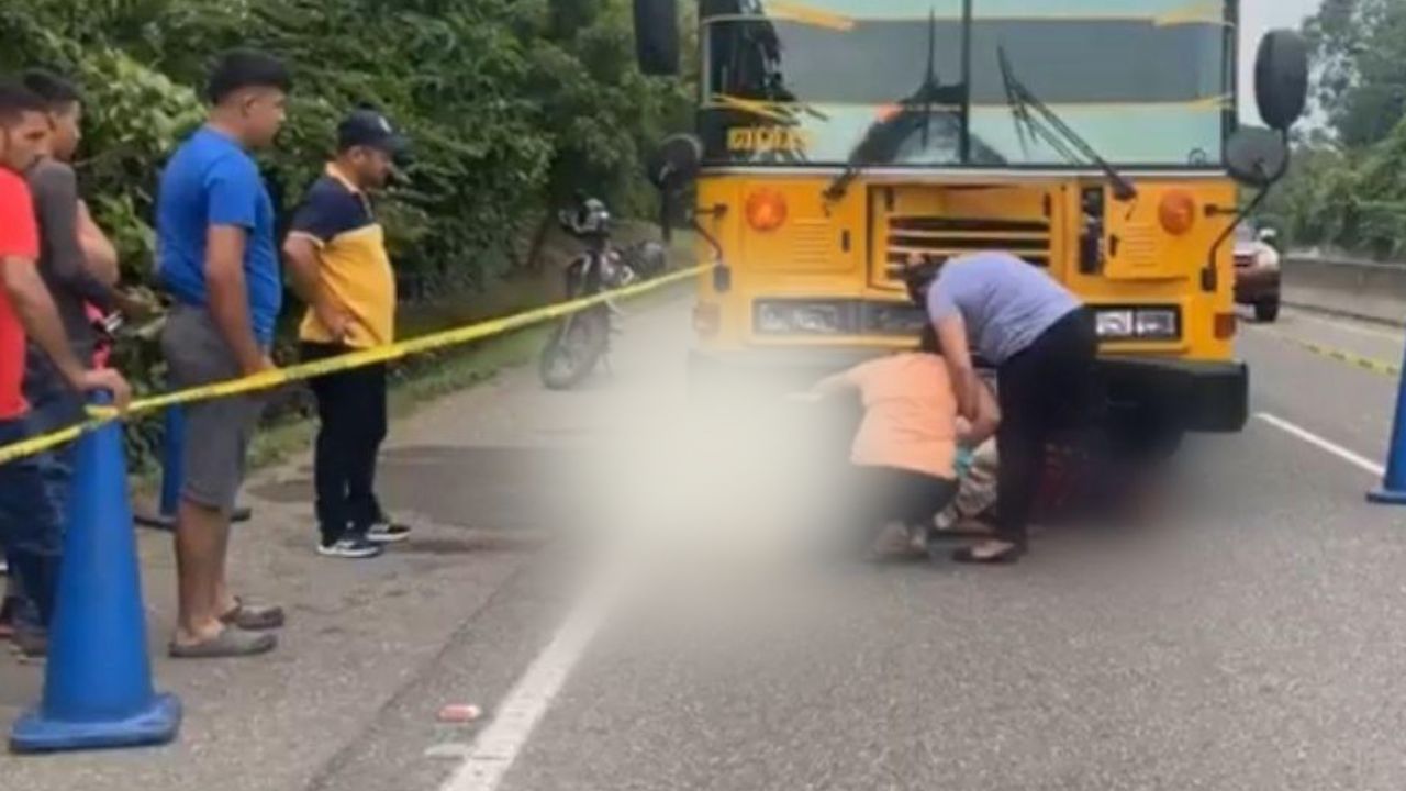 Guardia a abordo de una motocicleta muere atropellado por un autobús en la CA-5