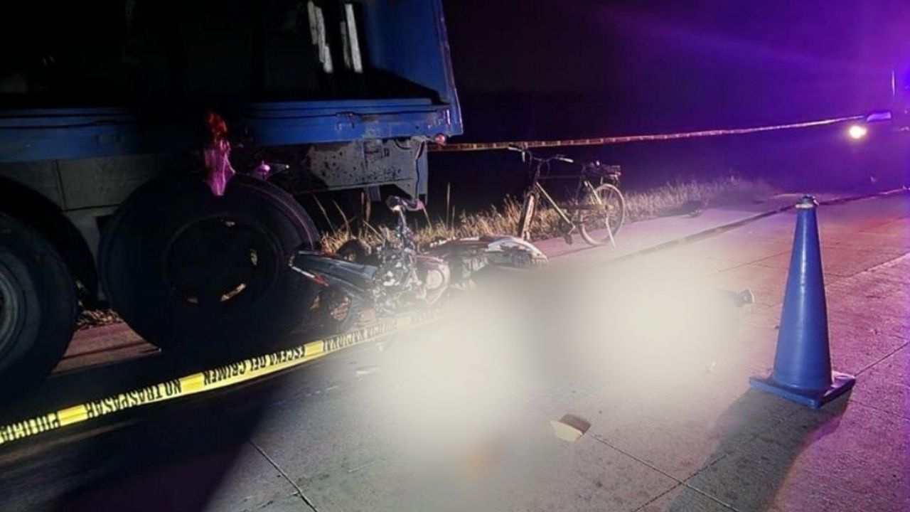 ¡Iban en moto! Empleada de maquila y su hermano pierden la vida al estrellarse contra un camión