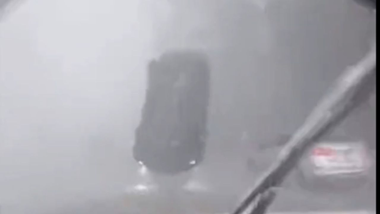 VÍDEO: Tornado lanza por el aire un vehículo en marcha en EE. UU.