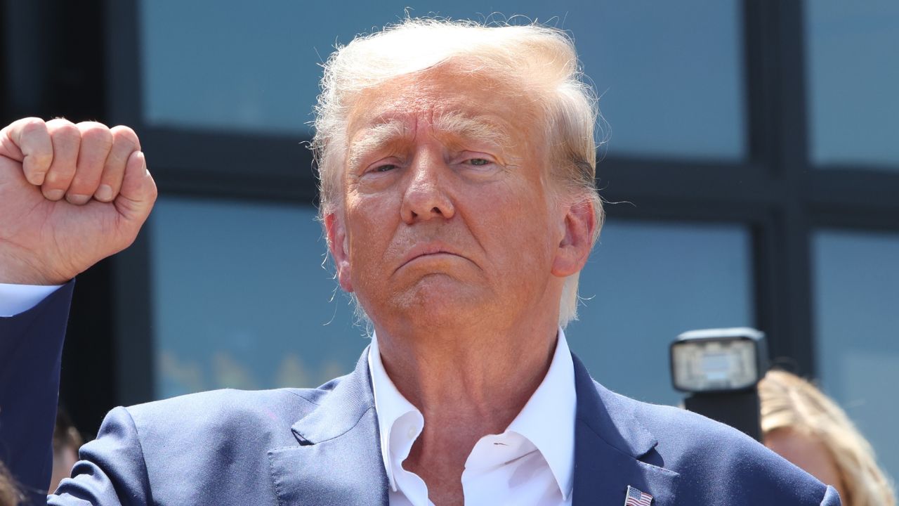 Trump viaja de Nueva Jersey a Georgia para entregarse por su cuarta imputación penal