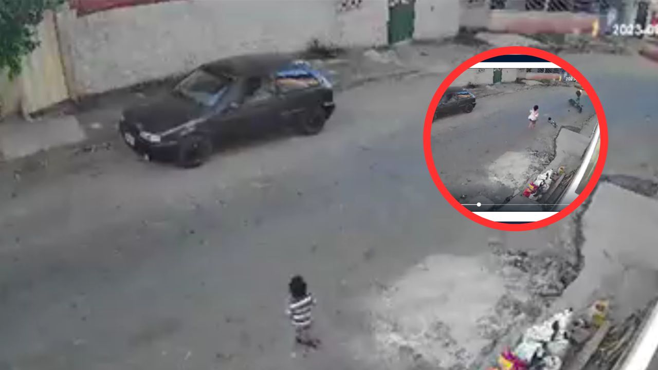 Imágenes sensibles: niño se suelta de las manos de su mamá y es atropellado por una moto