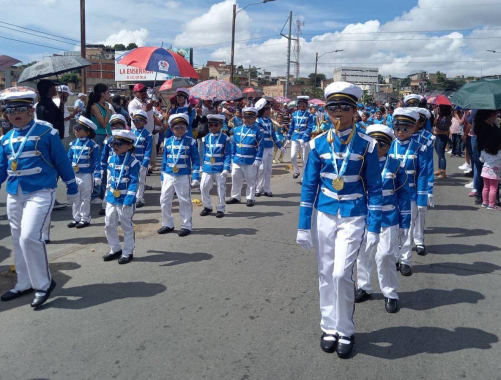 El secretario de Educación, Daniel Sponda, resaltó que nunca se había contado con tantas escuelas para los desfiles. Foto: Grupo OPSA