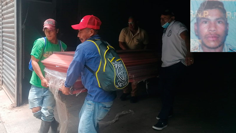 Los familiares de Osmin Cabrera se trasladaron a la morgue capitalina para velarlo y enterrarlo. Foto: La Tribuna