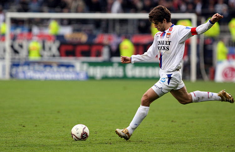 Hasta el momento, Juninho se mantiene como el máximo anotador de tiro libre en el fútbol. Foto: Conmebol